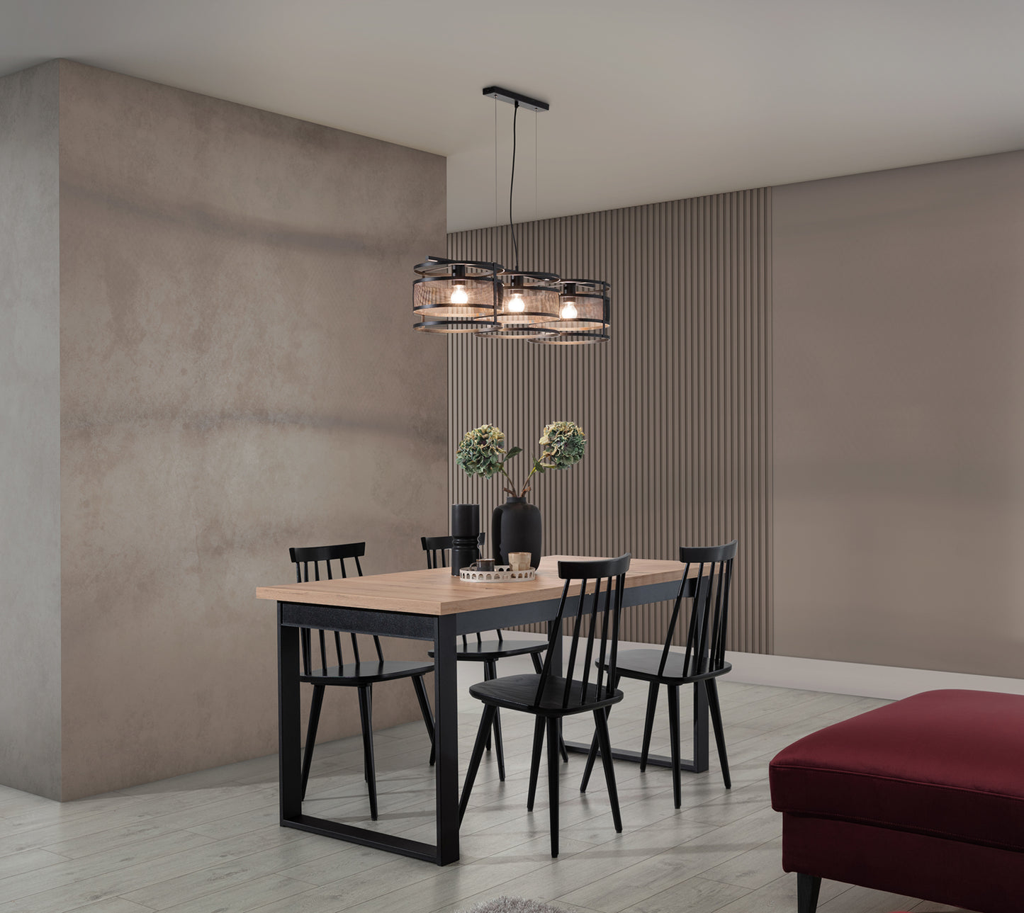 Lampa wisząca Gormar czarna 92×120 cm – aranżacja w jadalni przy zapalonym świetle
