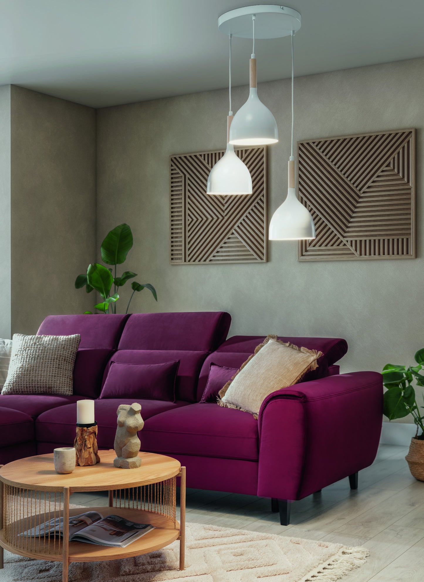 Lampa wisząca potrójna Woldes biała 42×110 cm – aranżacja w salonie przy zapalonym świetle