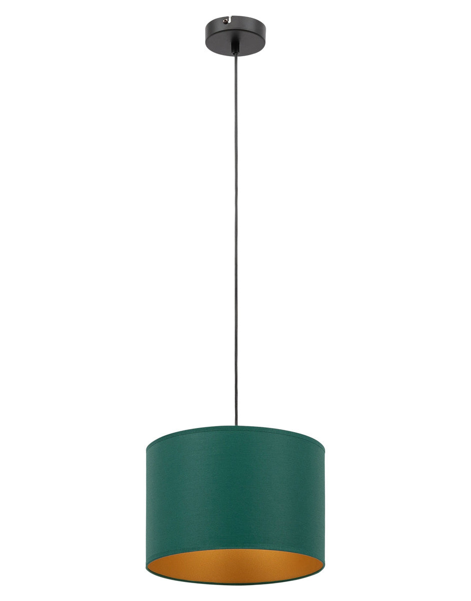 Lampa wisząca Vespillo z jednym cylindrycznym abażurem w kolorze butelkowej zieleni i złotym wnętrzem, zawieszona na czarnym przewodzie i podsufitce, na jednolitym białym tle.