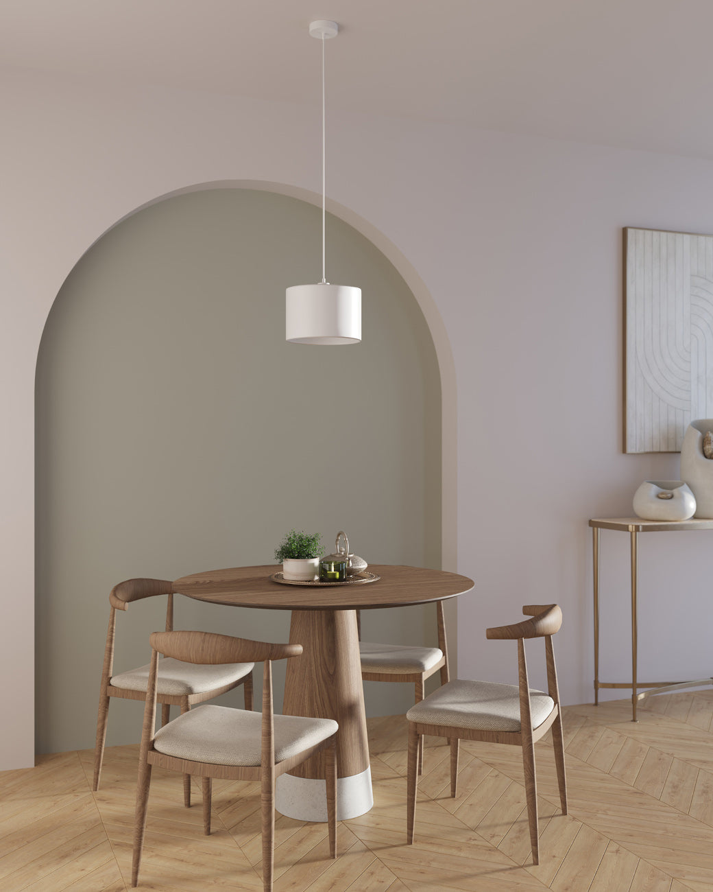 Nowoczesna jadalnia z drewnianym stołem i czterema krzesłami, nad którą zwisa biała lampa wisząca Vespillo w świetle dziennym przez łukowe wnęki i marmurowe dodatki.