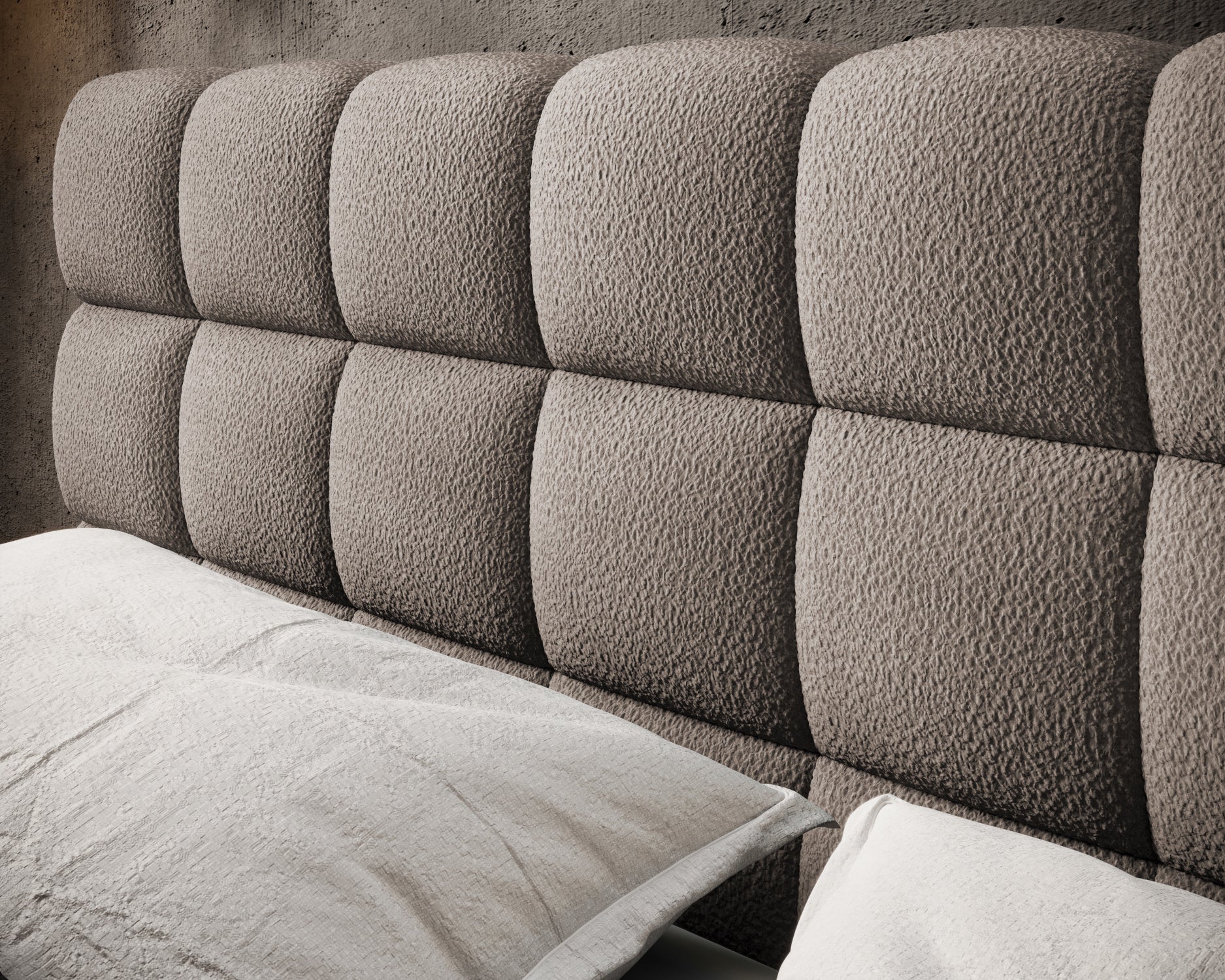 Zbliżenie na fakturę pikowanego zagłówka łóżka Magentta w tkaninie Amore 20 jasnobrązowy, podkreślające strukturę i jakość wykończenia.