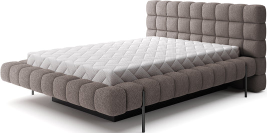 Łóżko Magentta w tkaninie Jaffray 03 szary, tapicerowane, z miękkim pikowanym zagłówkiem i czarnymi nogami.