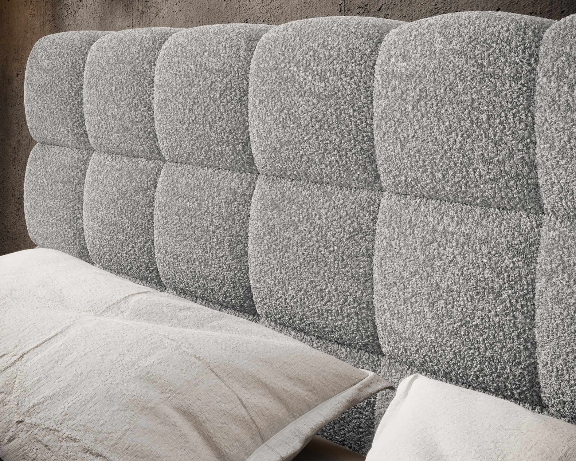 Zbliżenie na pikowany zagłówek łóżka Magentta tapicerowany miękką, jasnoszarą tkaniną Royal 04 o wyrazistej strukturze boucle