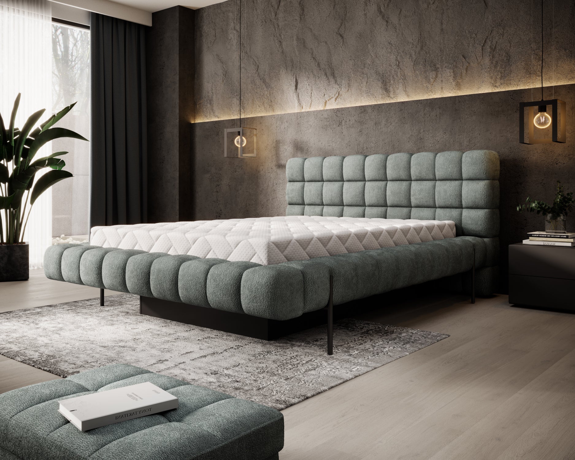 Łóżko Magentta z materacem, tapicerowane tkaniną Touch 100 zielony, nowoczesne wnętrze z dywanem, lampami i ciemną ścianą.