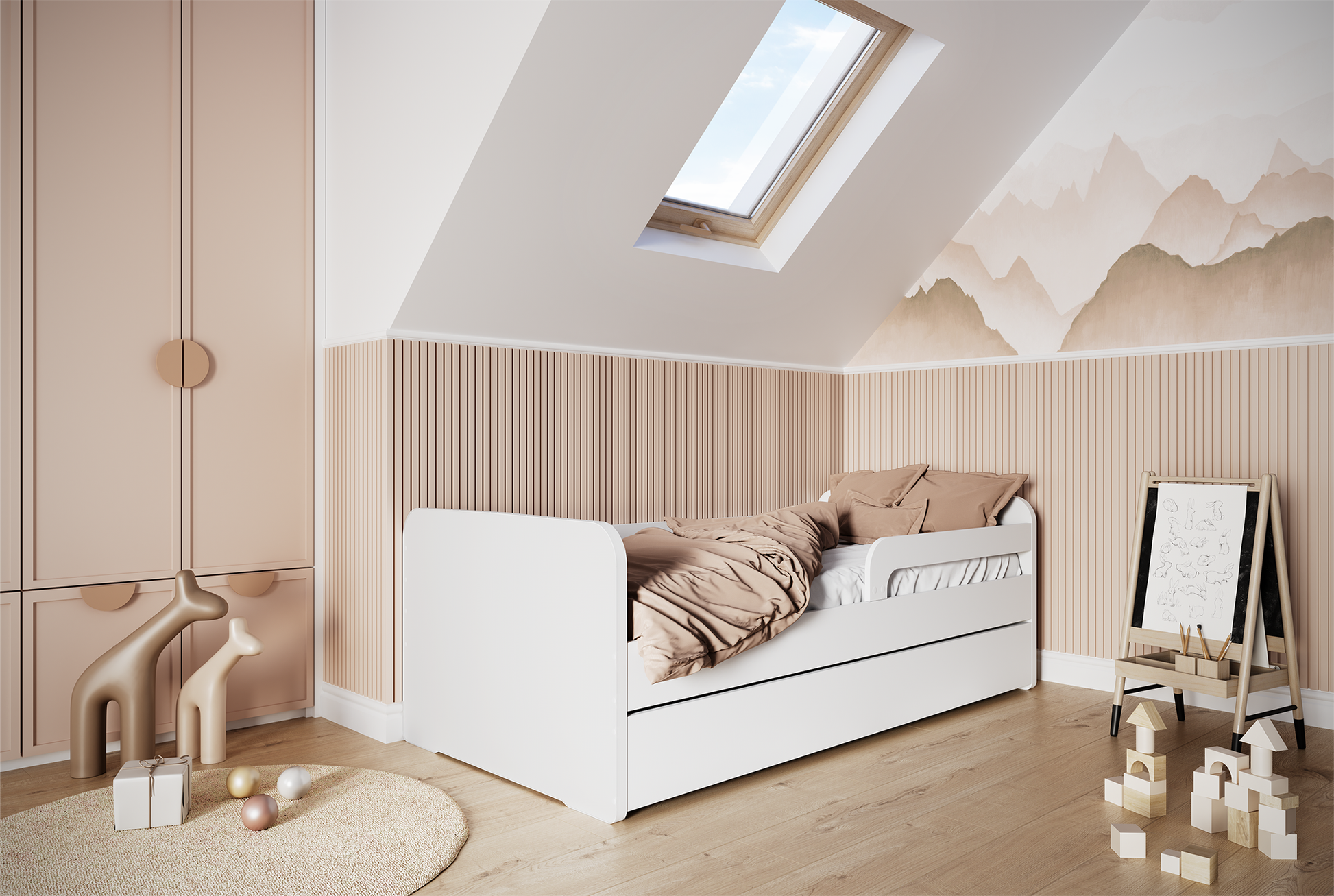 Łóżko dziecięce Duuli 200 cm w pokoju na poddaszu z beżową pościelą, oknem dachowym, zabudową w kolorze pudrowego różu i zabawkami.