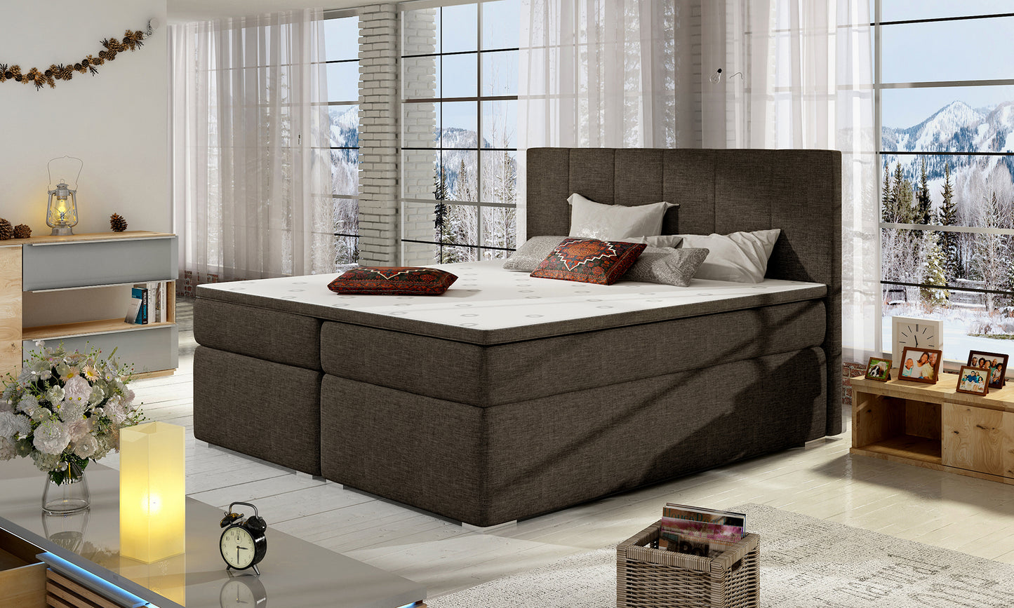 Łóżko Bolero 180x200 Sawana 29 brązowy w eleganckiej sypialni z dużymi oknami i widokiem na góry.