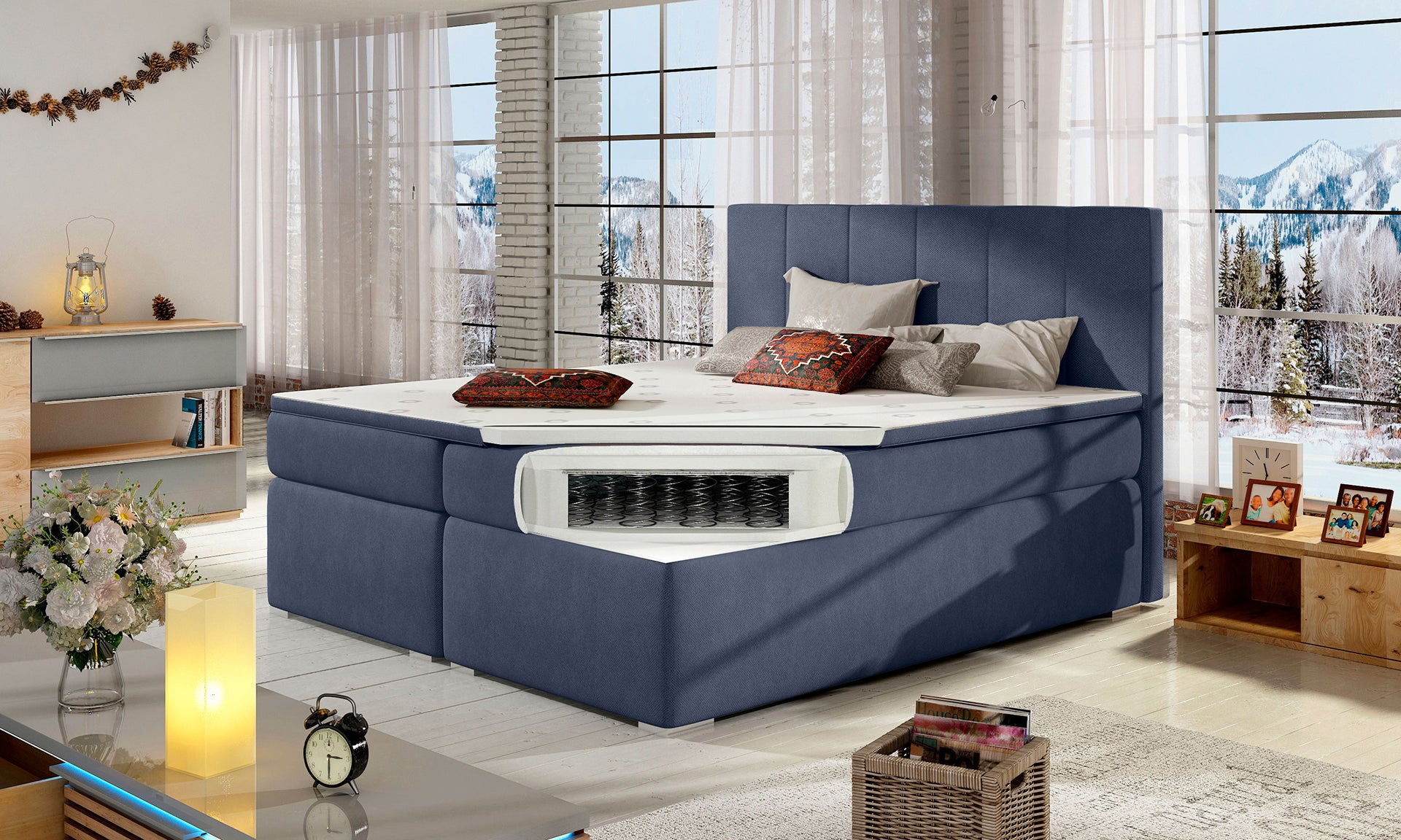 Łóżko Bolero 140x200 Soro 76 granatowy ustawione na tle panoramicznego okna z zimowym krajobrazem w tle.