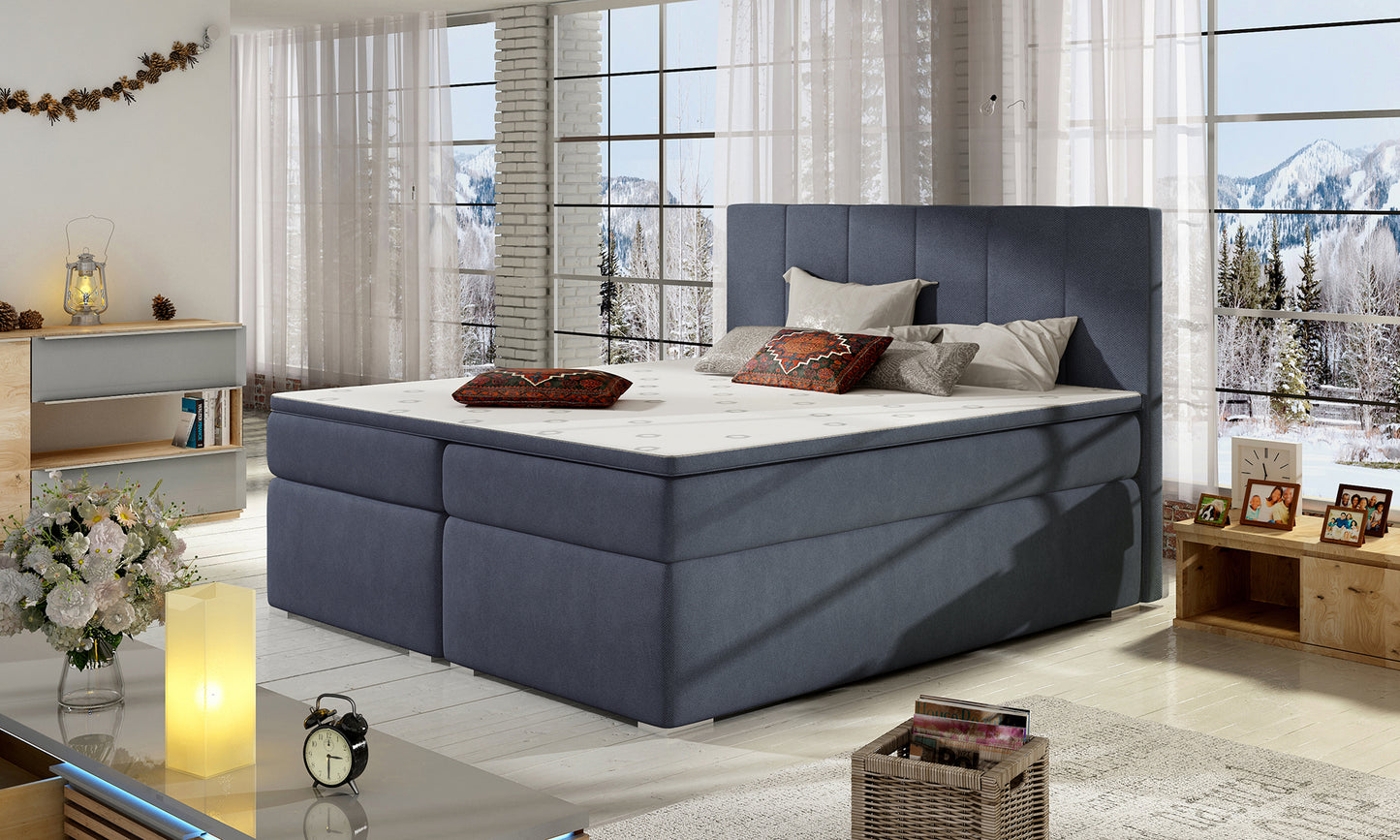 Łóżko Bolero 180x200 Soro 76 granatowy w eleganckiej sypialni z dużymi oknami i widokiem na góry.