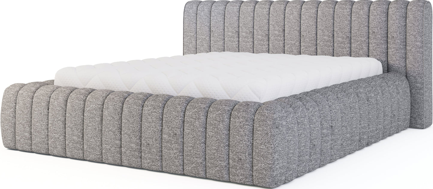 Łóżko tapicerowane Carilla w tkaninie Coralline 03 jasnoszary – nowoczesny design, eleganckie przeszycia i miękkie obicie.