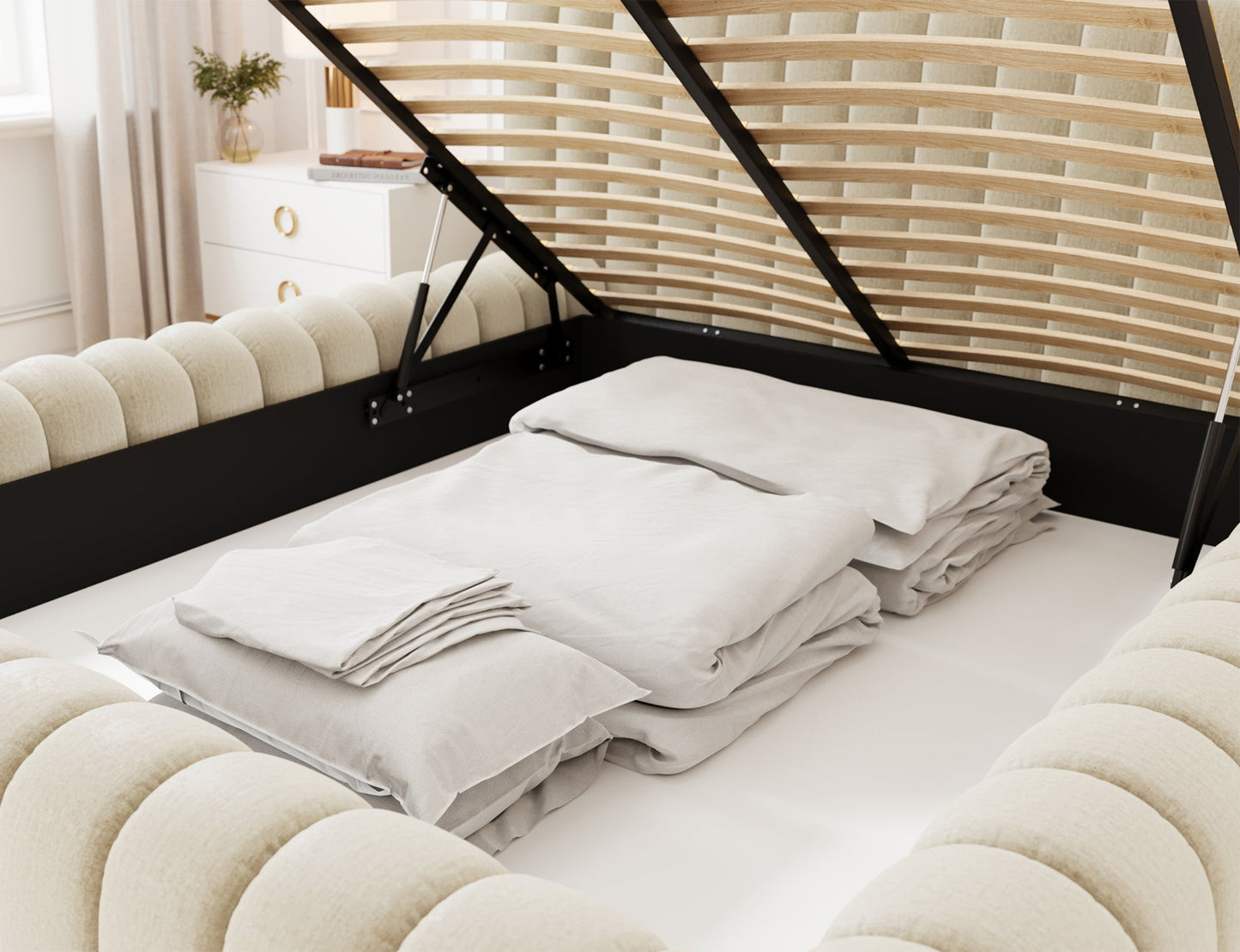 Pojemnik na pościel łóżka Carilla w tkaninie Monolith 04 beżowy – praktyczne i estetyczne rozwiązanie do każdej sypialni.