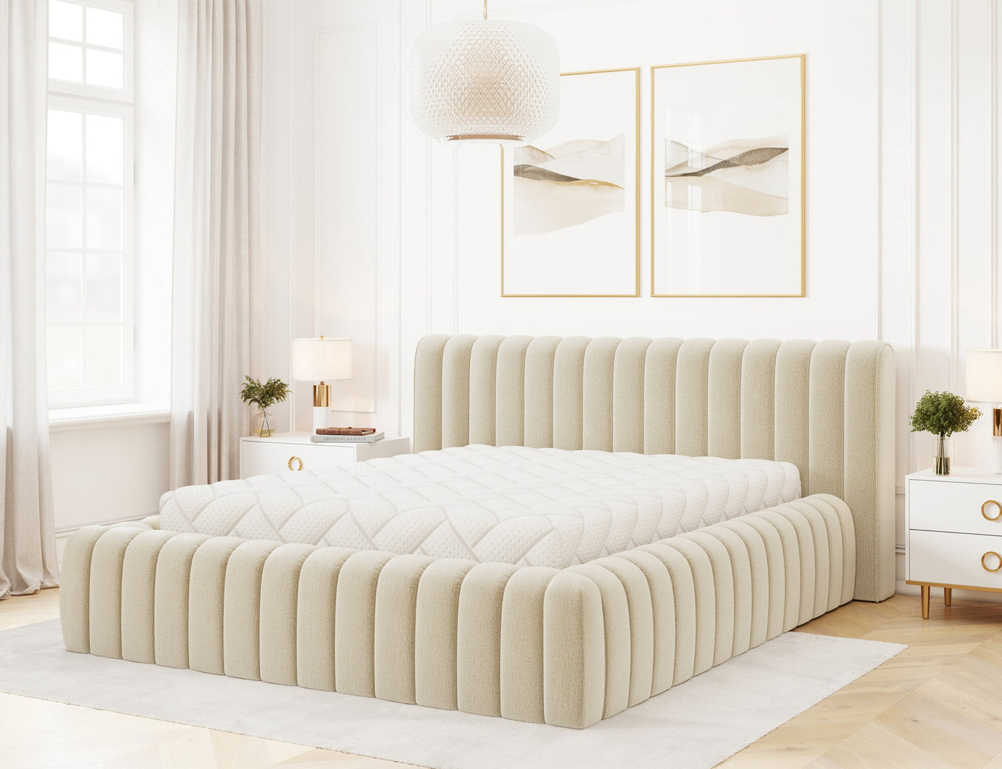 Beżowe łóżko Carilla Monolith 04 z dekoracyjnym zagłówkiem i widocznym materacem, idealne do stylowej i jasnej sypialni.