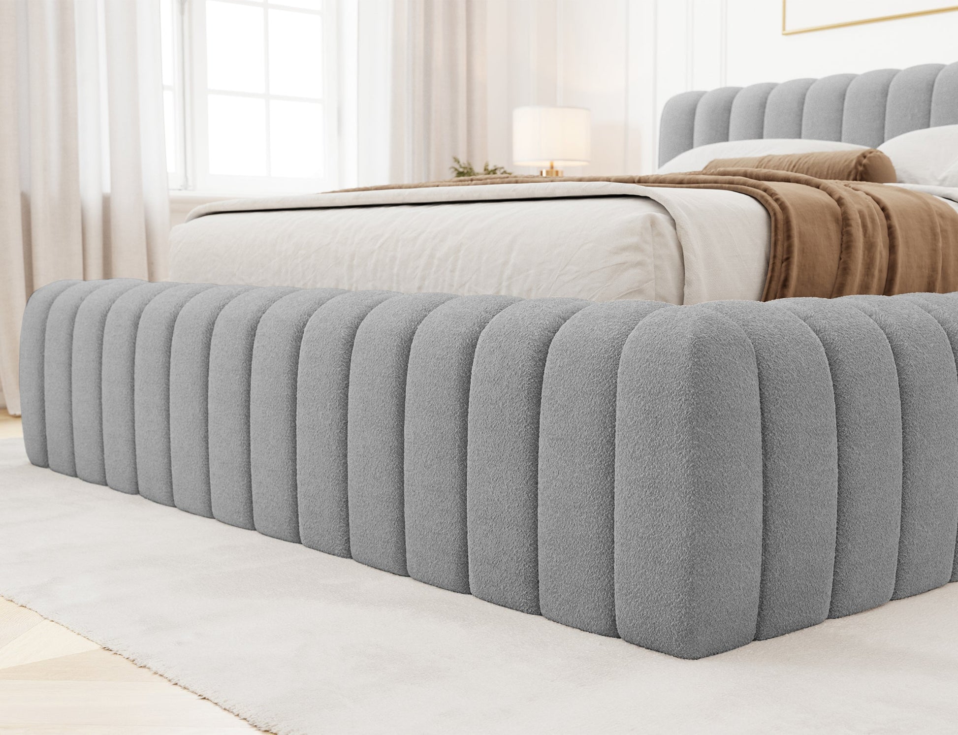 Dolna część łóżka Carilla Royal 04 szary boucle, zaokrąglone krawędzie, elegancki design tapicerowanego frontu.