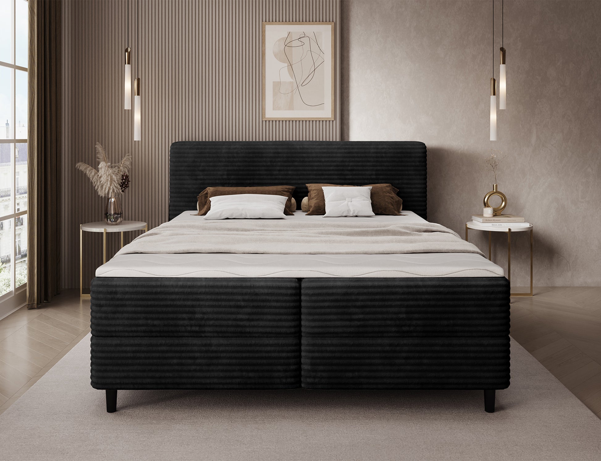 Czarne łóżko kontynentalne Cortiko ELTAP w tkaninie Modullo 10, widok od przodu w jasnym wnętrzu z ozdobnym oświetleniem i zasłonami