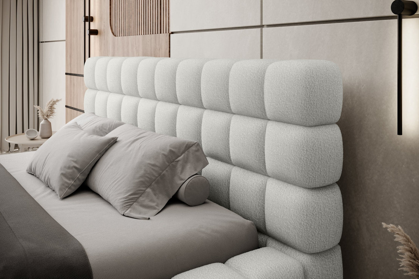 Zbliżenie na pikowany zagłówek łóżka Dizzle 180x200 cm w tkaninie Royal 01 biały, z eleganckimi poduszkami w nowoczesnej sypialni.