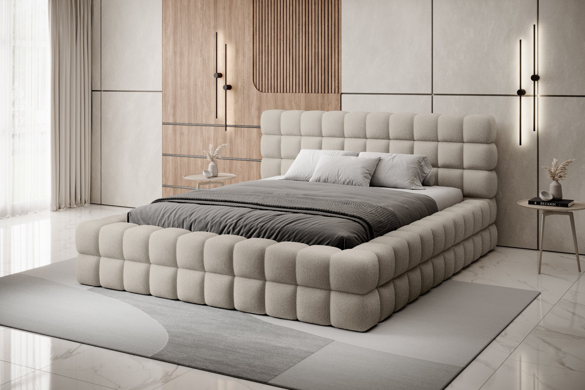Łóżko Dizzle 180x200 cm w kolorze Royal 20 beżowy ustawione w eleganckiej, jasnej sypialni z drewnianymi akcentami i designerskim oświetleniem.