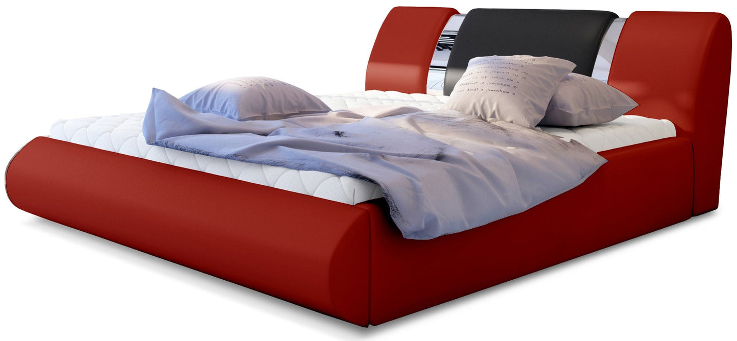 Łóżko tapicerowane Flavio 140x200 cm w tkaninie Soft 10 czerwony z akcentami Soft 11 czarny, widok z przodu z elegancką pościelą w jasnych odcieniach.