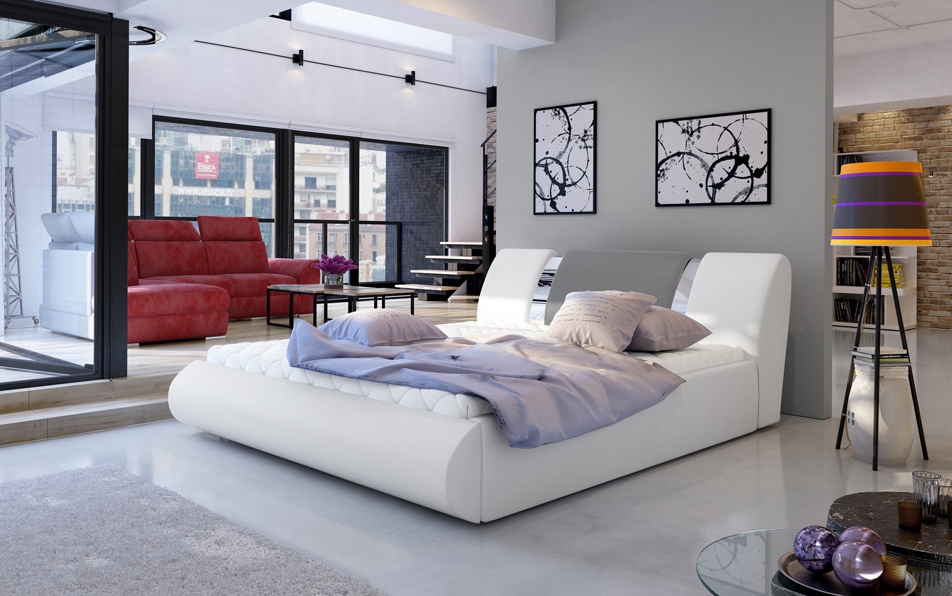Łóżko Flavio 180x200 cm w kolorze Soft 17 biały / Soft 29 szary ustawione w nowoczesnej, przestronnej sypialni z dużymi oknami i minimalistycznymi dodatkami.