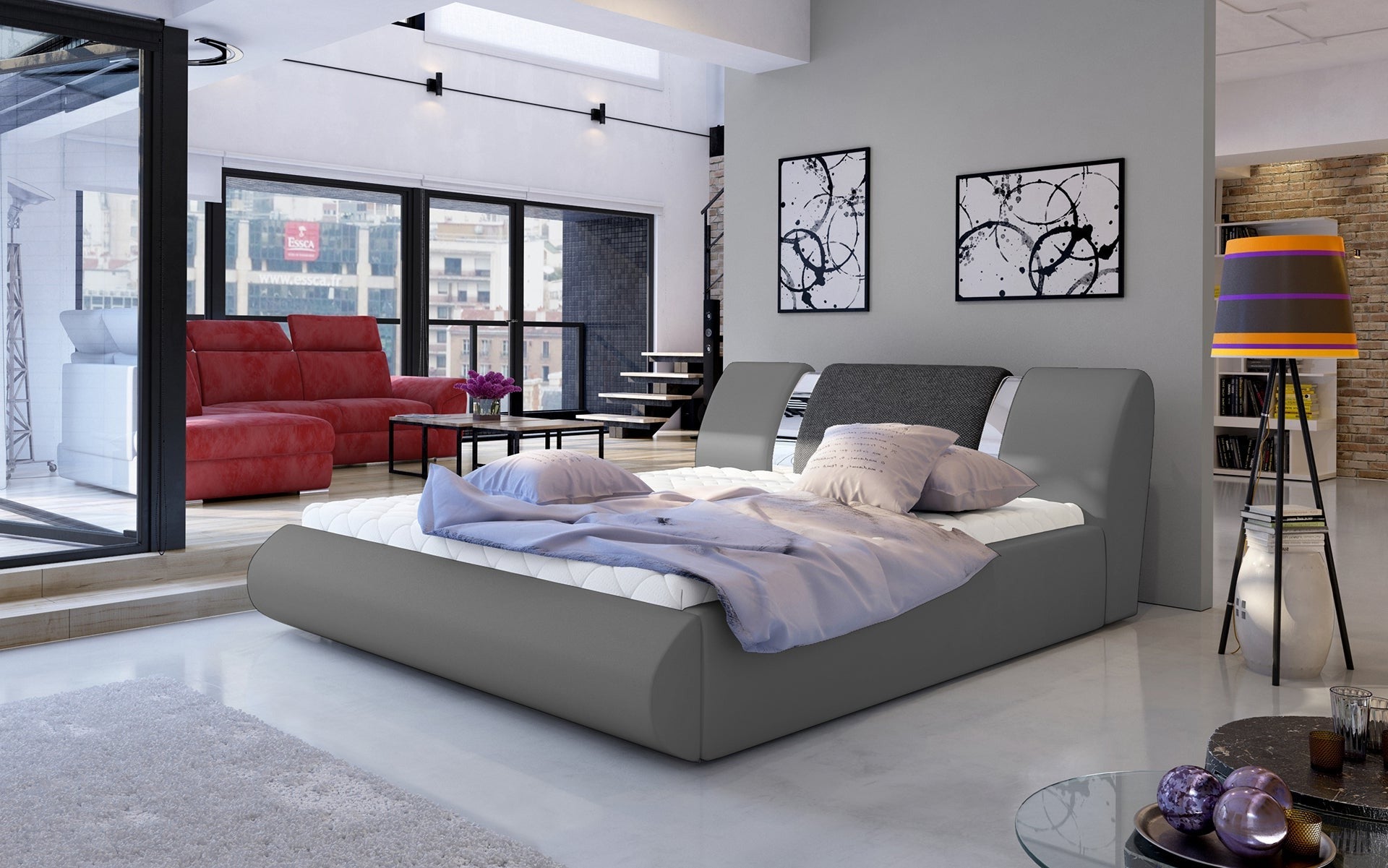 Łóżko Flavio 140x200 cm w kolorze Soft 29 szary / Inari 96 ciemnoszary ustawione w nowoczesnej, przestronnej sypialni z dużymi oknami i minimalistycznymi dodatkami.