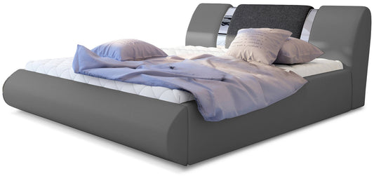 Łóżko tapicerowane Flavio 160x200 cm w tkaninie Soft 29 szary z kontrastującymi panelami Inari 96 ciemnoszary, ujęcie z przodu z elegancką, jasną pościelą.