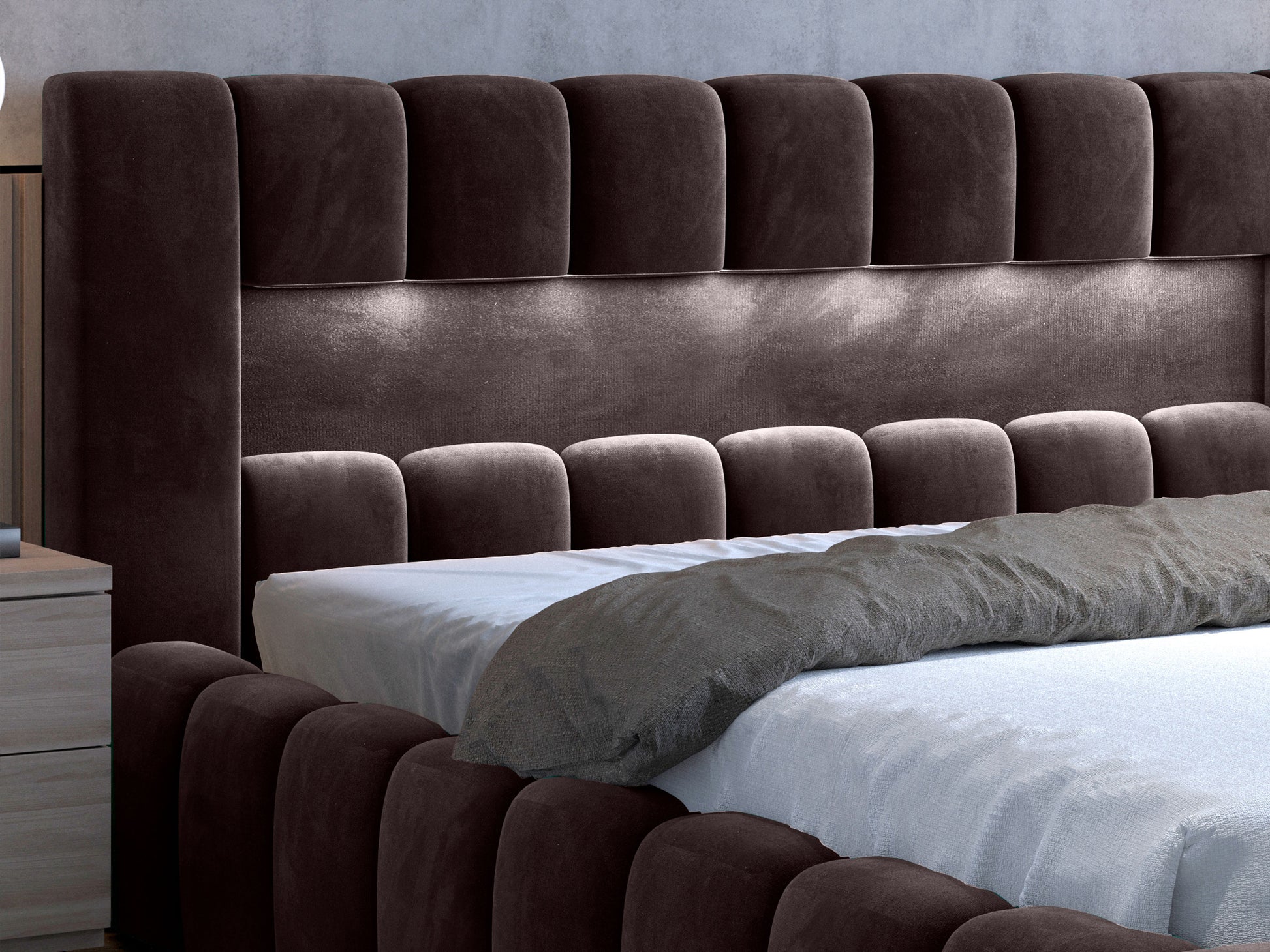 Zbliżenie wezgłowia łóżka Lamica 160x200 z podświetleniem LED; tapicerka Monolith 29 brązowy.