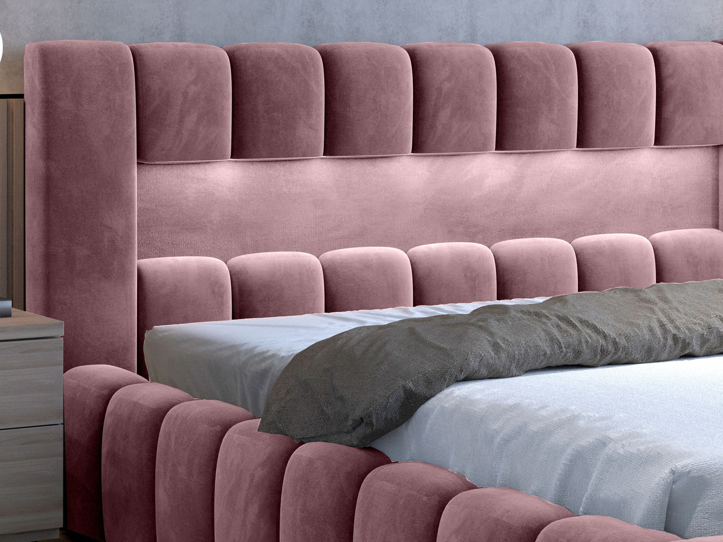 Zbliżenie wezgłowia z podświetleniem LED w łóżku Lamica 160x200, tapicerka Monolith 63 różowy.