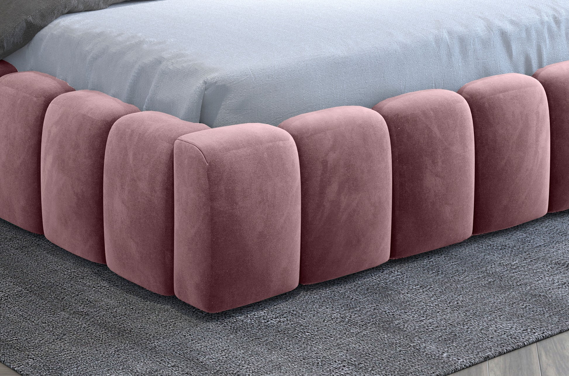 Bok ramy łóżka Lamica 180x200 cm w kolorze różowy Monolith 63 z widoczną tapicerką.