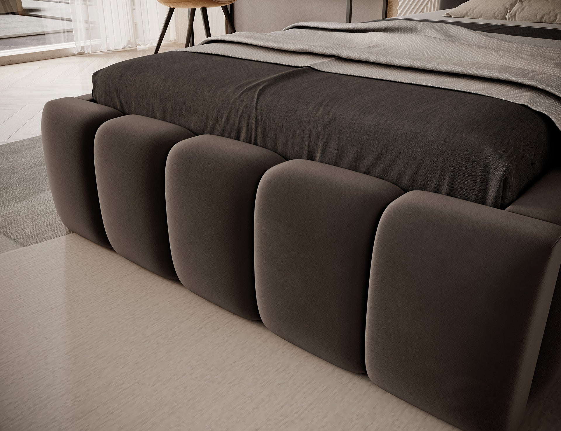 Zbliżenie na przedni panel łóżka Lamica I Nube 22 z masywnymi, zaokrąglonymi modułami tapicerki i widocznym brzegiem materaca.
