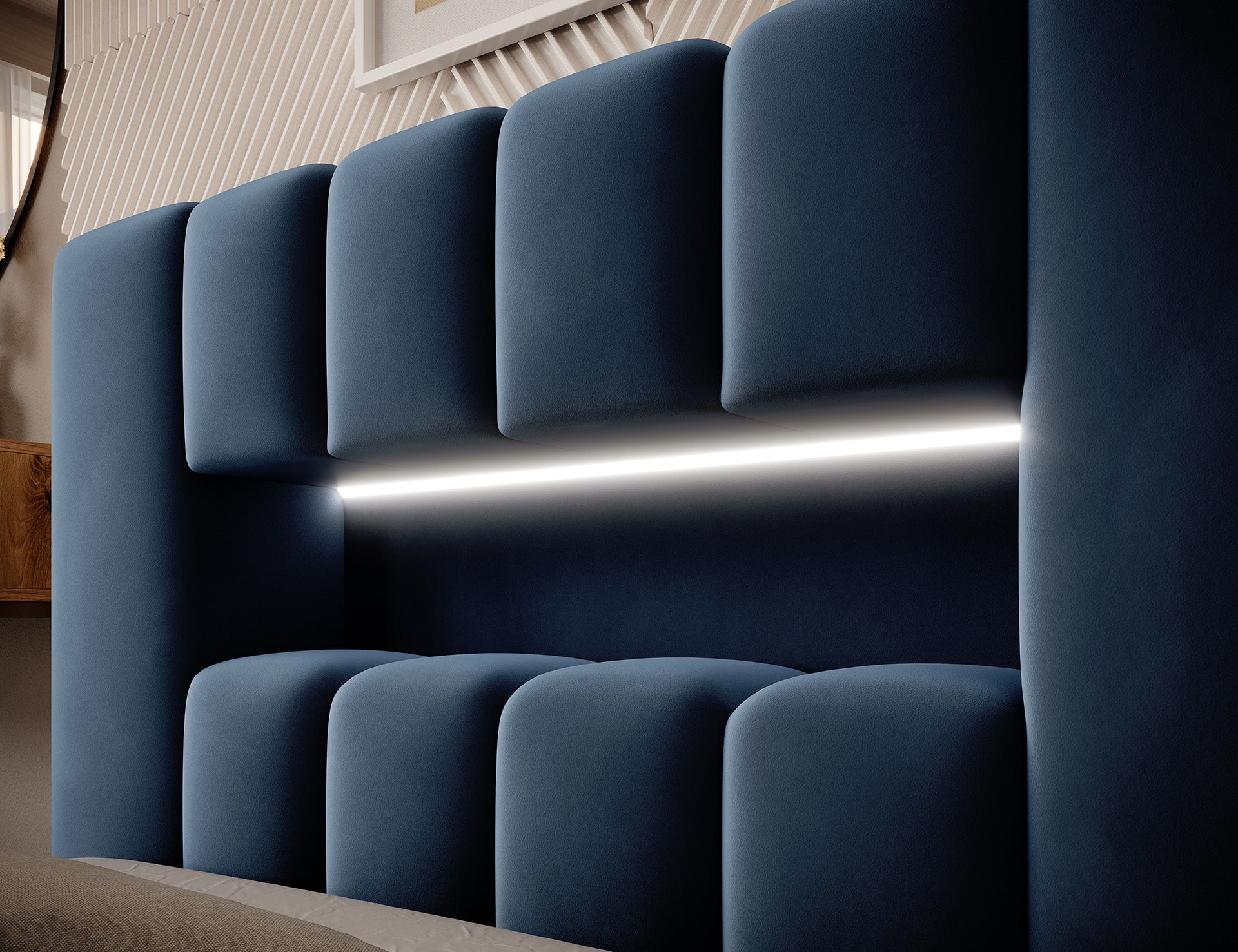 Zbliżenie na wezgłowie łóżka Lamica I Nube 40 z wbudowanym subtelnym paskiem LED i pikowanymi, wypukłymi panelami tapicerki.