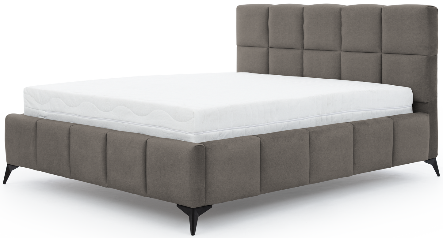 Łóżko Mist w kolorze Loco 04 szary, rozmiar 180x200 cm, widok na wprost z materacem i tapicerowanym zagłówkiem.