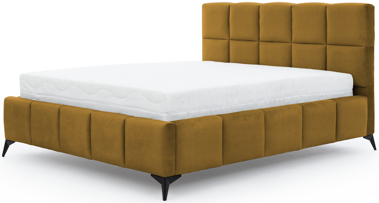 Łóżko Mist w kolorze Loco 45 miodowy, rozmiar 180x200 cm, widok na wprost z materacem i tapicerowanym zagłówkiem.