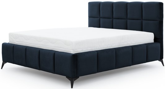 Łóżko Mist w kolorze Monolith 79 granatowy, rozmiar 140x200 cm, widok na wprost z materacem i tapicerowanym zagłówkiem.