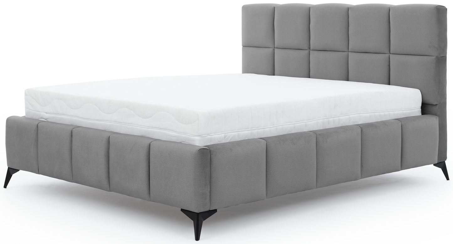 Łóżko Mist w kolorze Nube 04 szary, rozmiar 140x200 cm, widok na wprost z materacem i tapicerowanym zagłówkiem.