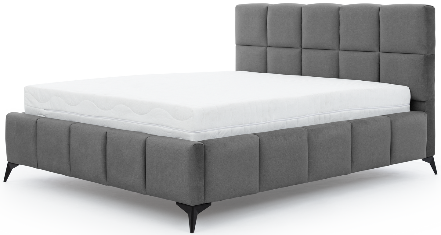 Łóżko Mist w kolorze Nube 05 ciemnoszary, rozmiar 180x200 cm, widok na wprost z materacem i tapicerowanym zagłówkiem.