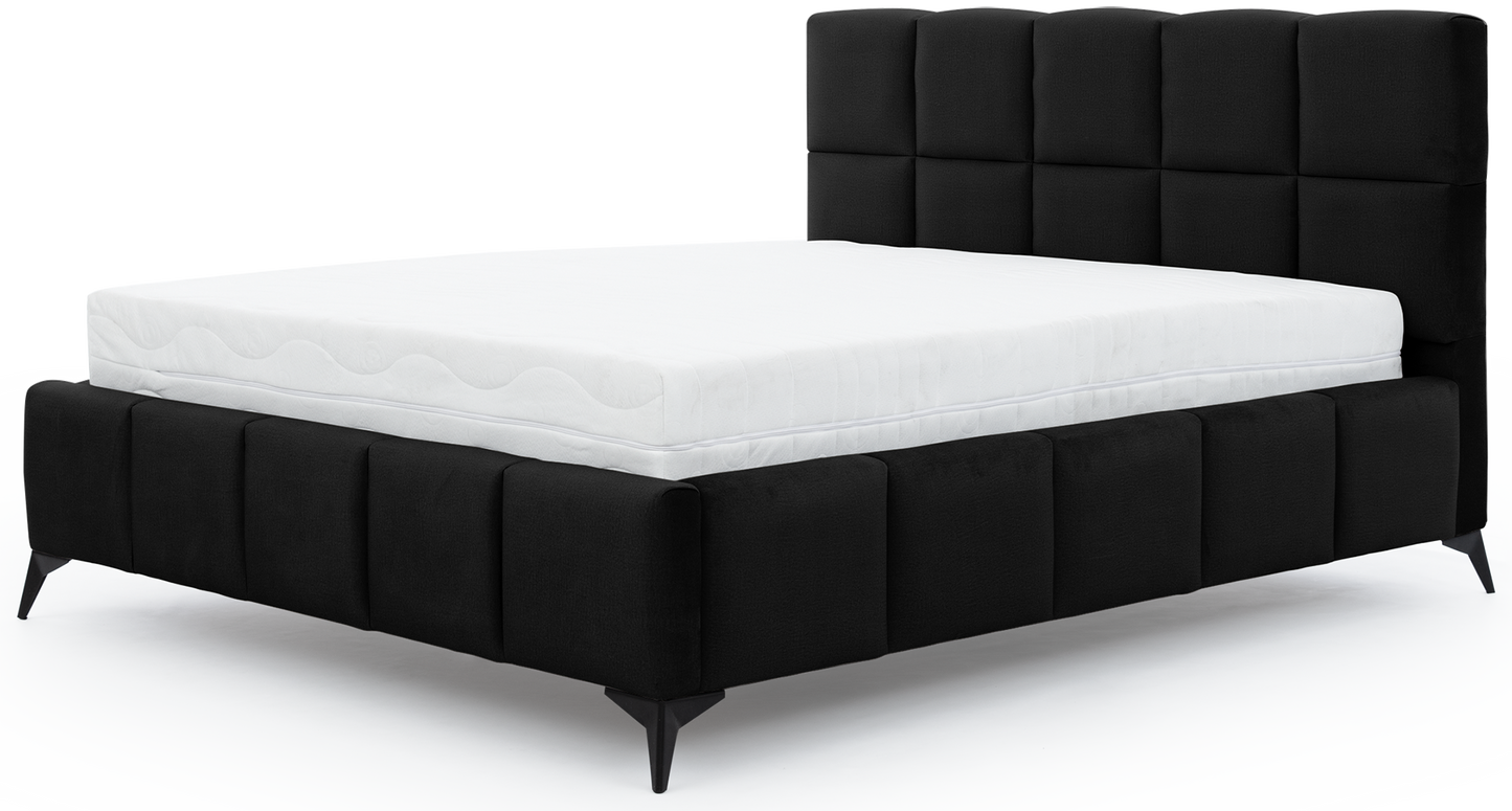Łóżko Mist w kolorze Velvetmat 10 czarny, rozmiar 180x200 cm, widok na wprost z materacem i tapicerowanym zagłówkiem.