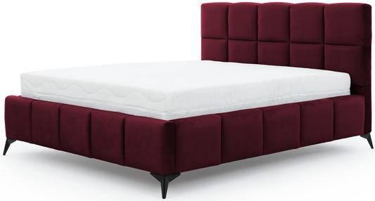 Łóżko Mist w kolorze Velvetmat 25 bordowy, rozmiar 180x200 cm, widok na wprost z materacem i tapicerowanym zagłówkiem.