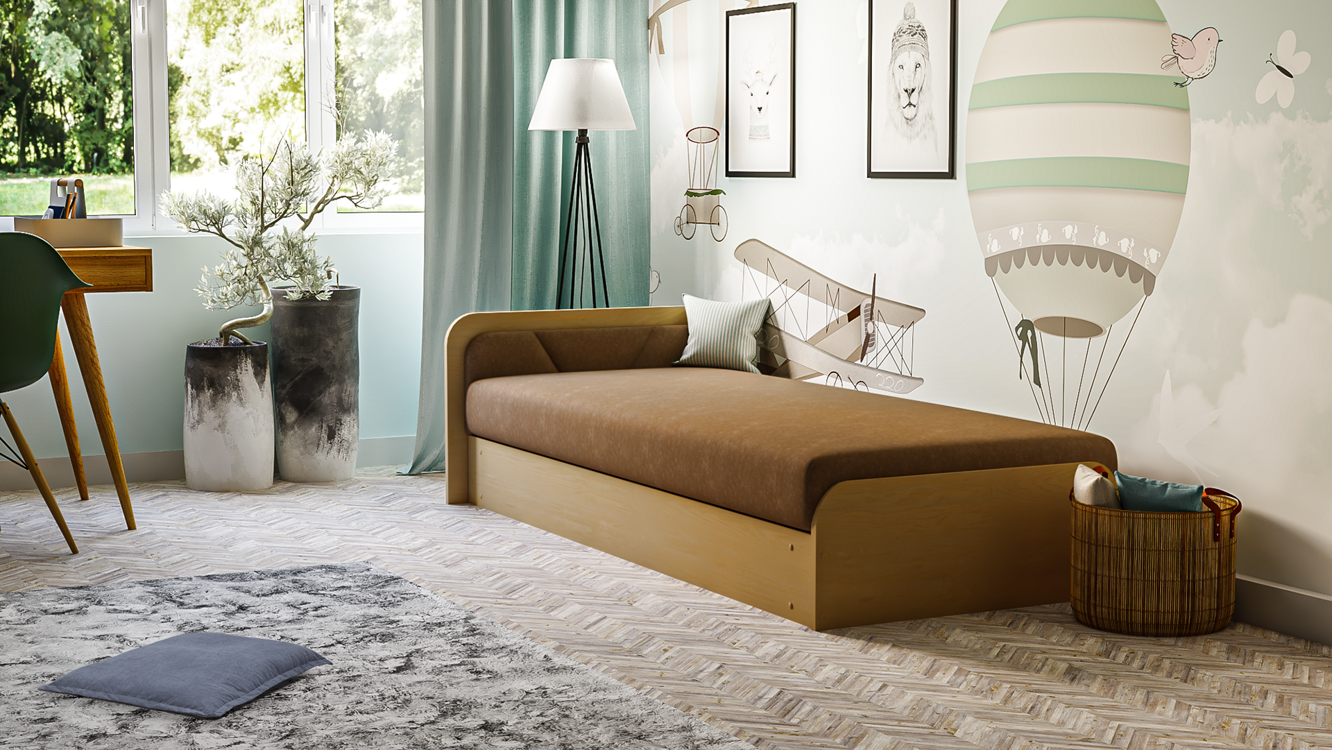 Łóżko Parys w tkaninie Sawana 67 brązowy w układzie lewym w jasnym pokoju dziecięcym z muralem balonu, zielonymi zasłonami i doniczkami przy oknie.