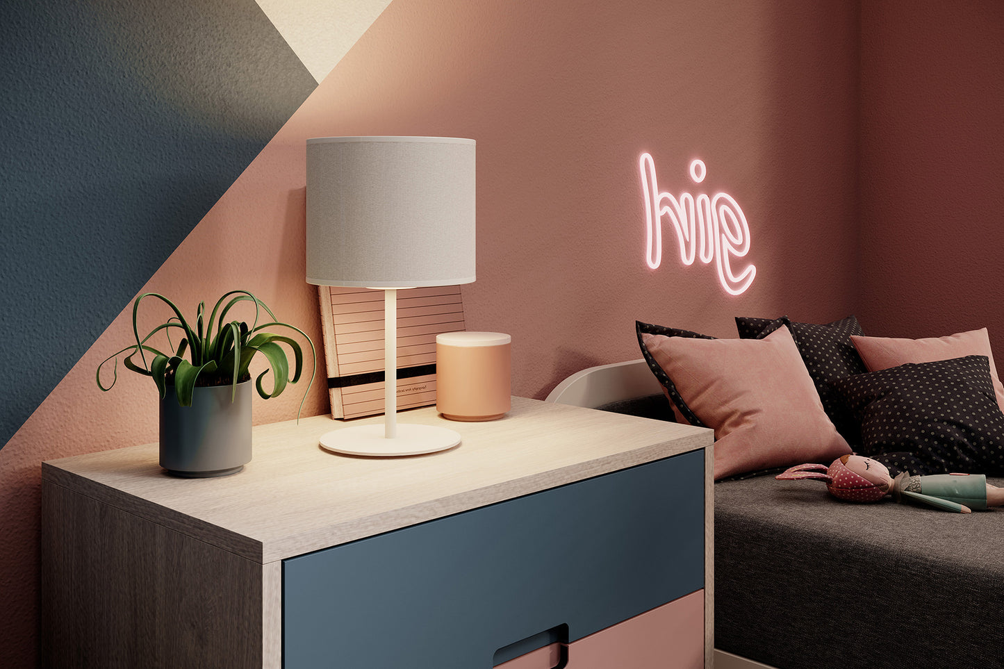 Fragment pościeli i neonowy napis nad łóżkiem Parys II Sawana 05 ciemnoszary układ lewy, dekoracyjny akcent ścienny.