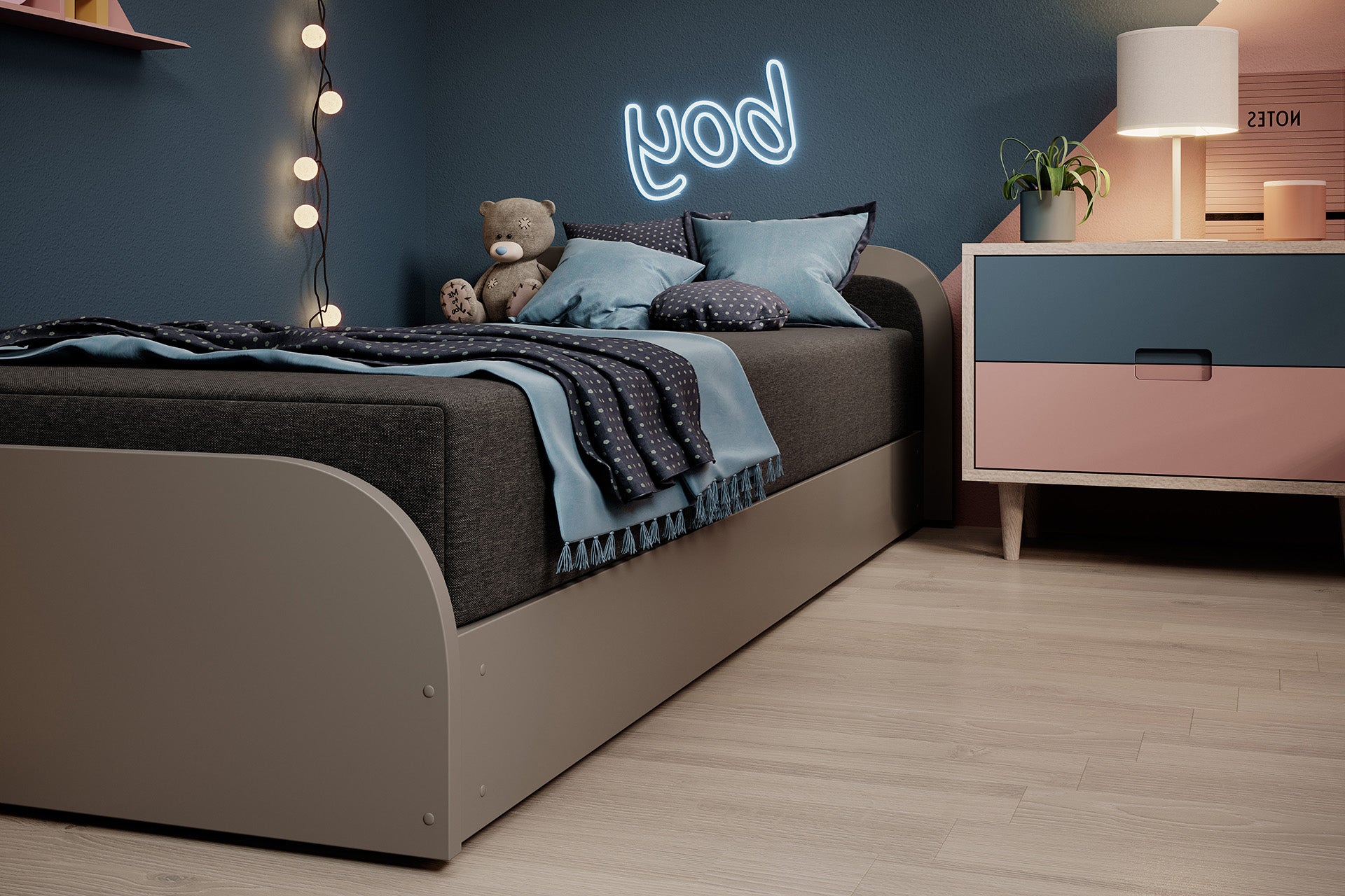 Łóżko Parys II Sawana 05 ciemnoszary (układ prawy) w przytulnym pokoju dziecięcym z granatową ścianą, neonowym napisem ‘boy’, pluszowym misiem na zagłówku i kolorową komodą.