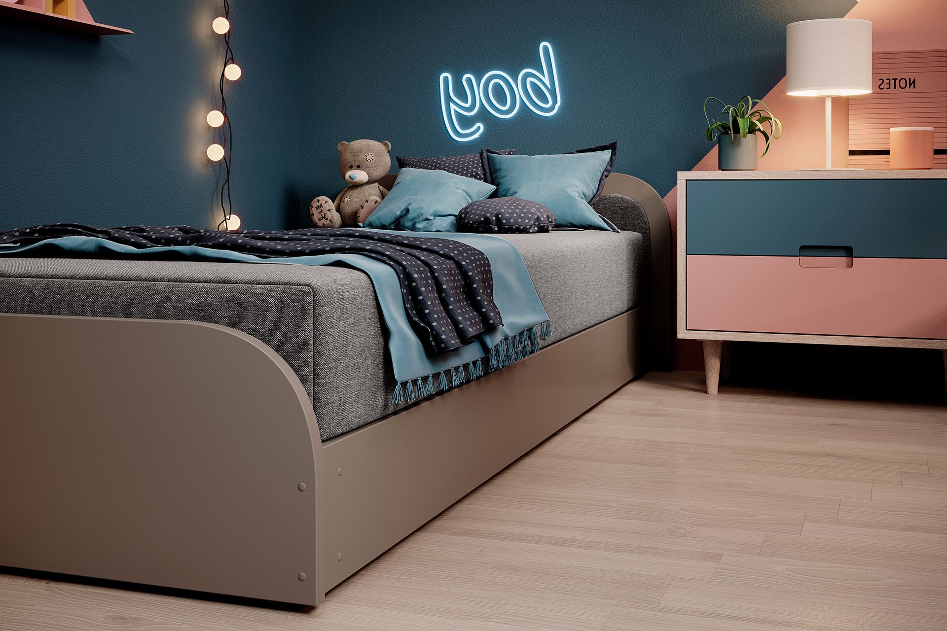 Dziecięcy pokój z łóżkiem Parys II Sawana 21 (szary, układ prawy), udekorowanym misiem, granatowymi poduszkami i neonowym napisem „boy”.