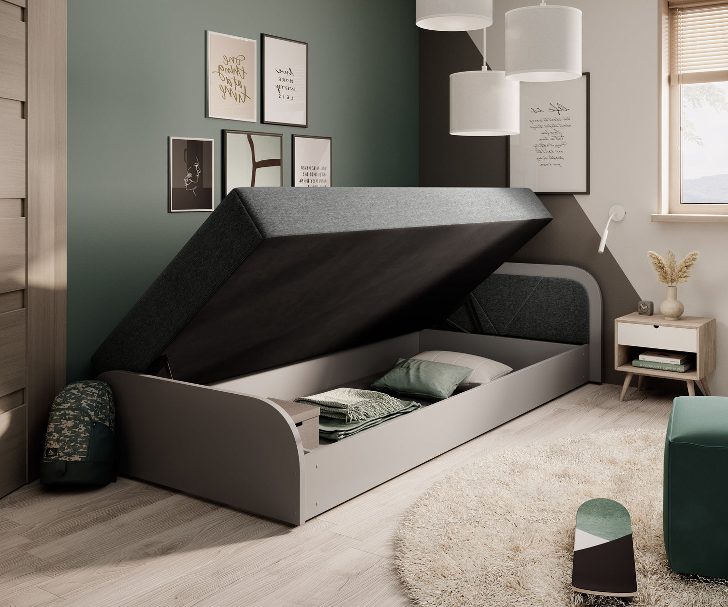 Łóżko Parys II Sawana 21 (szary, układ prawy) z uniesionym materacem odsłaniającym pojemny schowek na pościel i podręczne akcesoria.