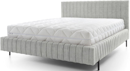 Łóżko Plissa Relax 03 szary 160×200 widziane z przodu na białym tle, z profilowaną ramą i kontrastującym białym materacem.