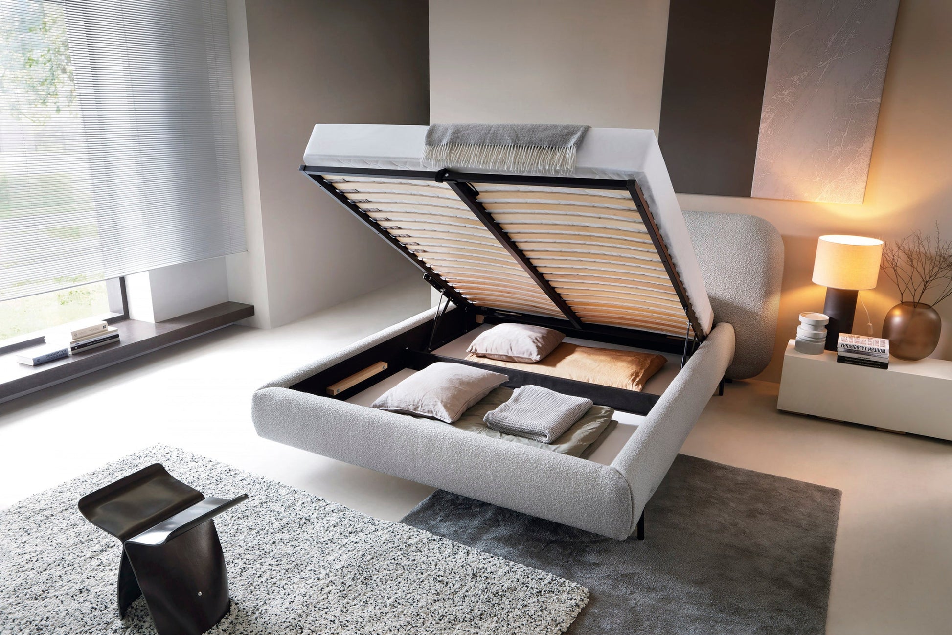 Łóżko tapicerowane Pointt Jaffray 03 szary z pojemnikiem na pościel – funkcjonalność, elegancki design, wygodne przechowywanie.