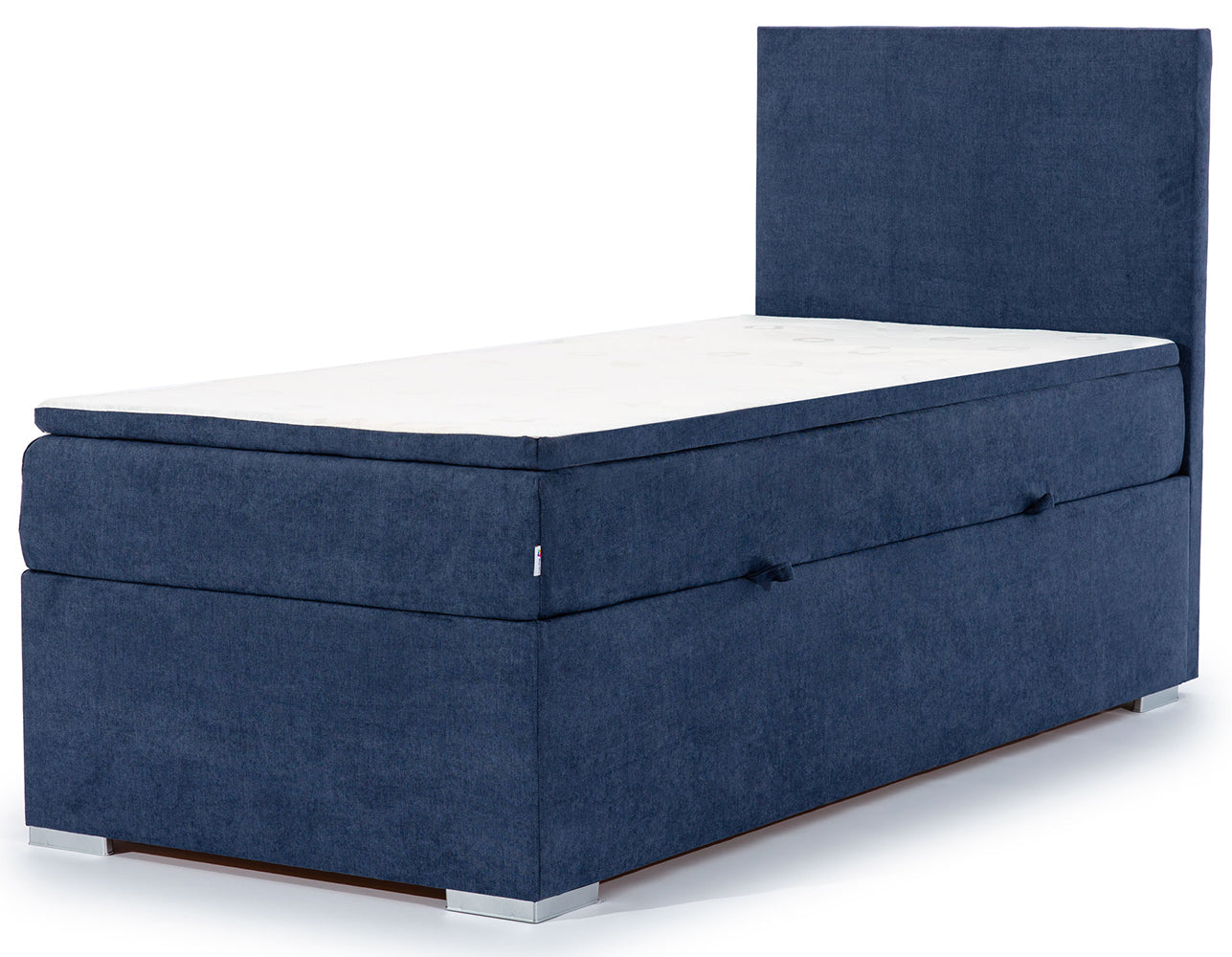 Łóżko kontynentalne Rocco w kolorze Soro 76 granatowy, układ prawy – widok studyjny z przodu, prezentujące eleganckie tapicerowanie w głębokim, granatowym odcieniu oraz nowoczesny, prosty zagłówek.