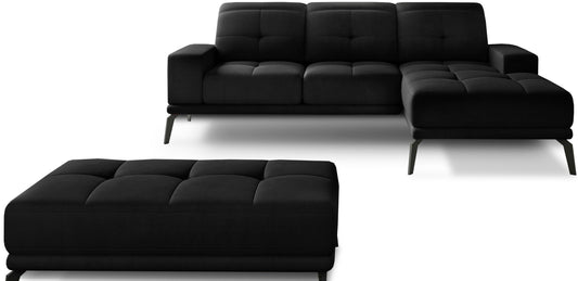 Komplet salonowy Torrense Matt Velvet 99 łączy przestronny narożnik z dopasowaną pufą w czarnej tapicerce. Głęboki kolor nadaje wnętrzu wyrazistości i ponadczasowego charakteru.