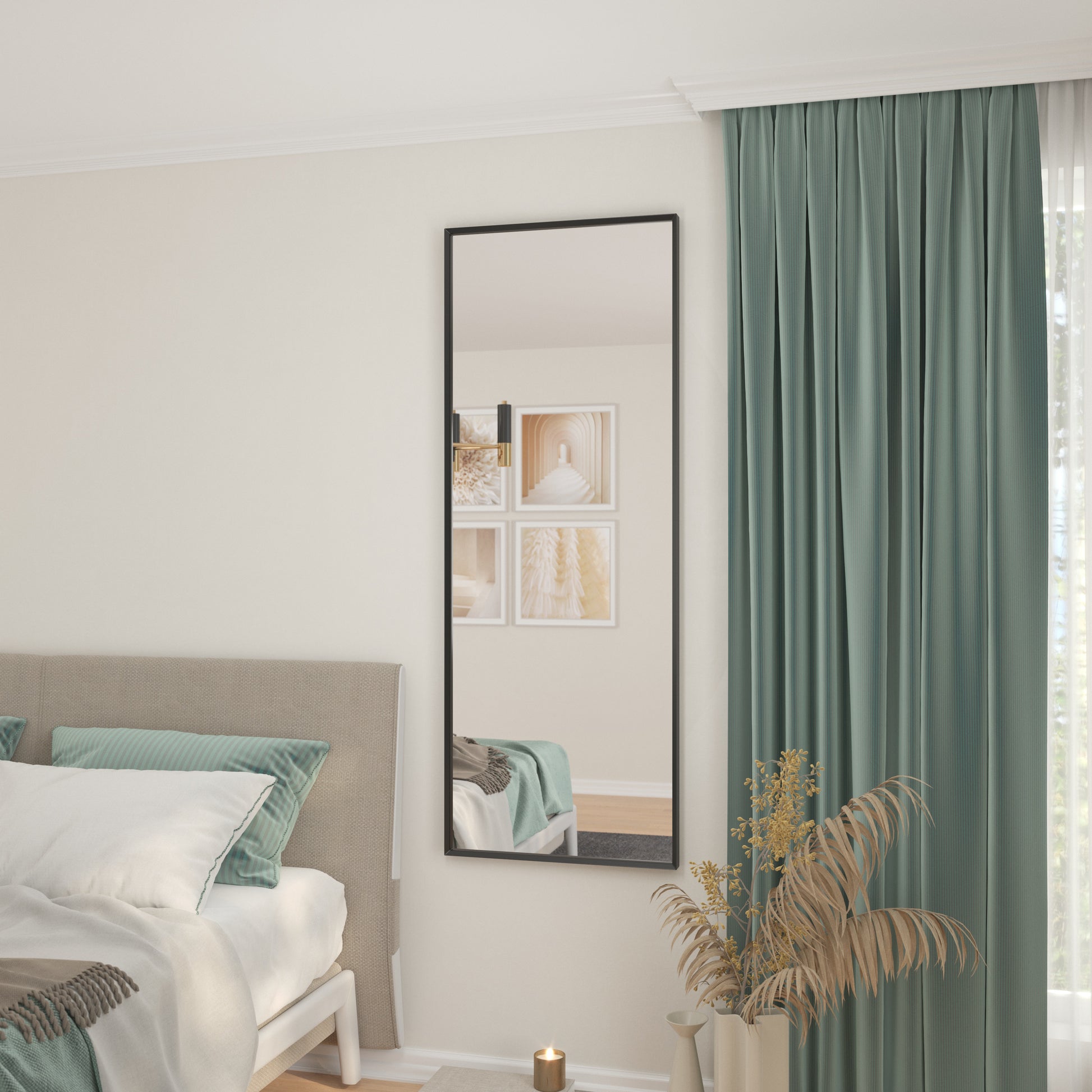 Eleganckie lustro z czarną ramą w nowoczesnej sypialni z zasłonami i dodatkami w stylu Home and Garden.