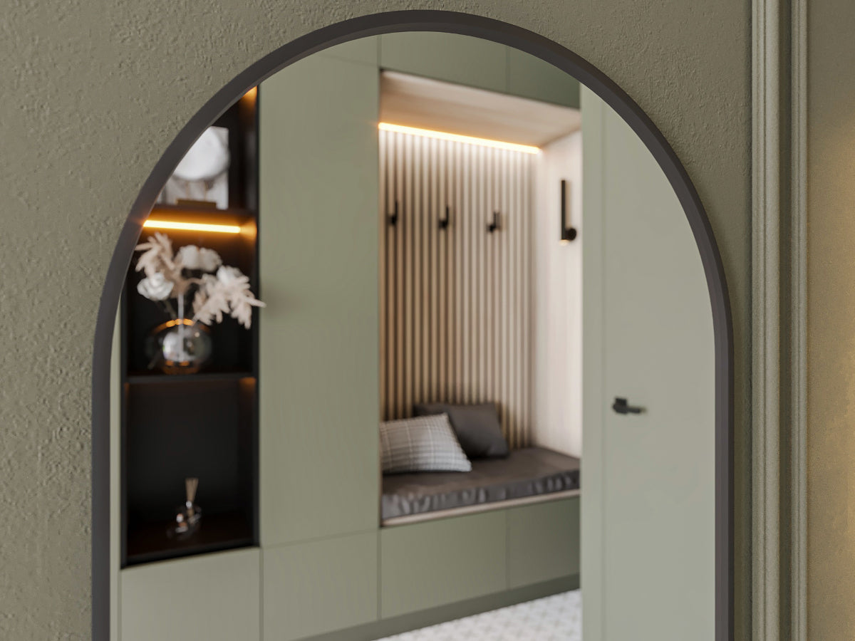 Lustro ścienne Divva 160×60 cm – detal łuku i czarnej ramy