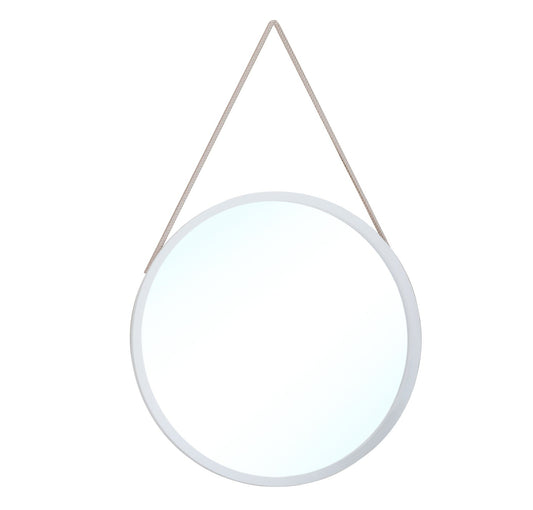 Okrągłe lustro Grace II o średnicy 60 cm w białej ramie, zawieszone na jasnym pasku, widok na białym tle.