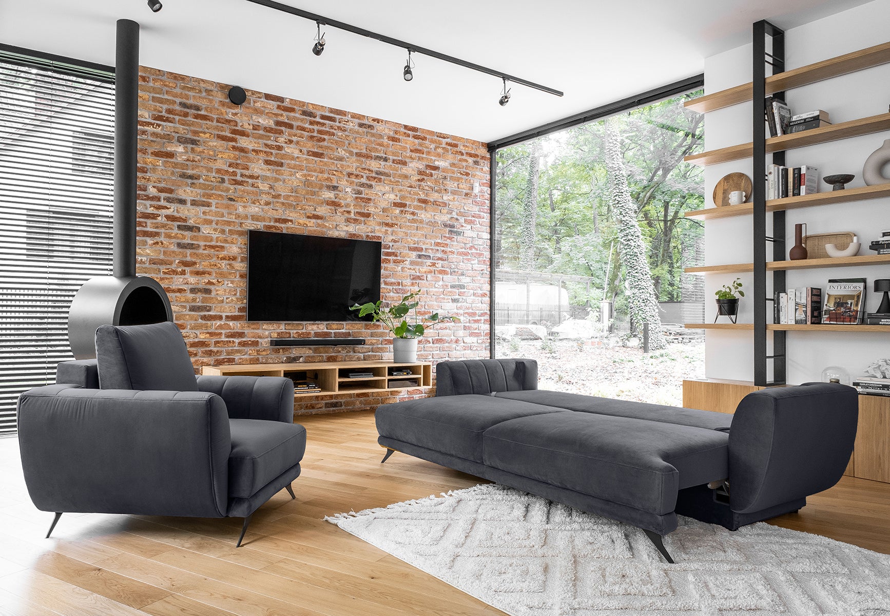 
Nowoczesny komplet Megis Sola 06 prezentuje sofę, fotel i pufę w szarej tkaninie. Smukłe nogi i minimalistyczna forma dobrze wpisują się w aranżacje loftowe i contemporary.
