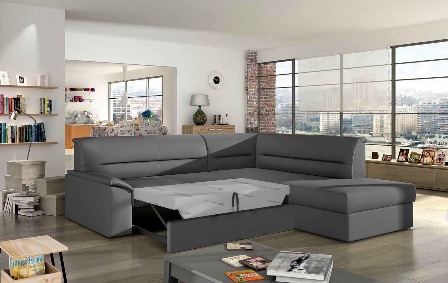 Elegancki narożnik Elano wykonany z tkaniny Soft 29 prezentuje minimalistyczną formę oraz wygodne szerokie siedziska. Designerski narożnik do rodzinnego salonu podkreśla nowoczesny charakter wnętrza i zapewnia wysoki komfort wypoczynku każdego dnia.