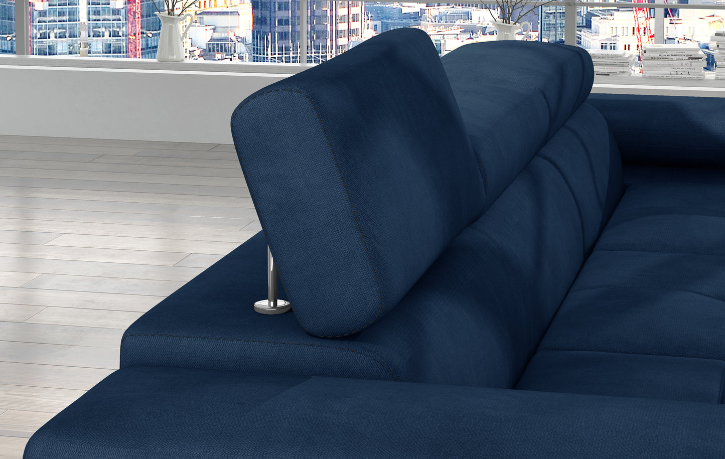 Regulowany zagłówek narożnika Armando w tkaninie Kronos 09 granatowy – detal mechanizmu i miękkiego wykończenia.